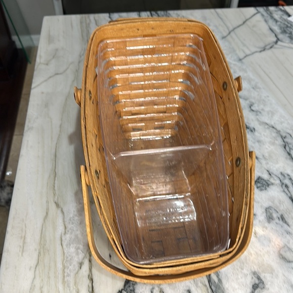 Longaberger vegetable basket with plastic divided liner 1991 - Picture 2 of 8